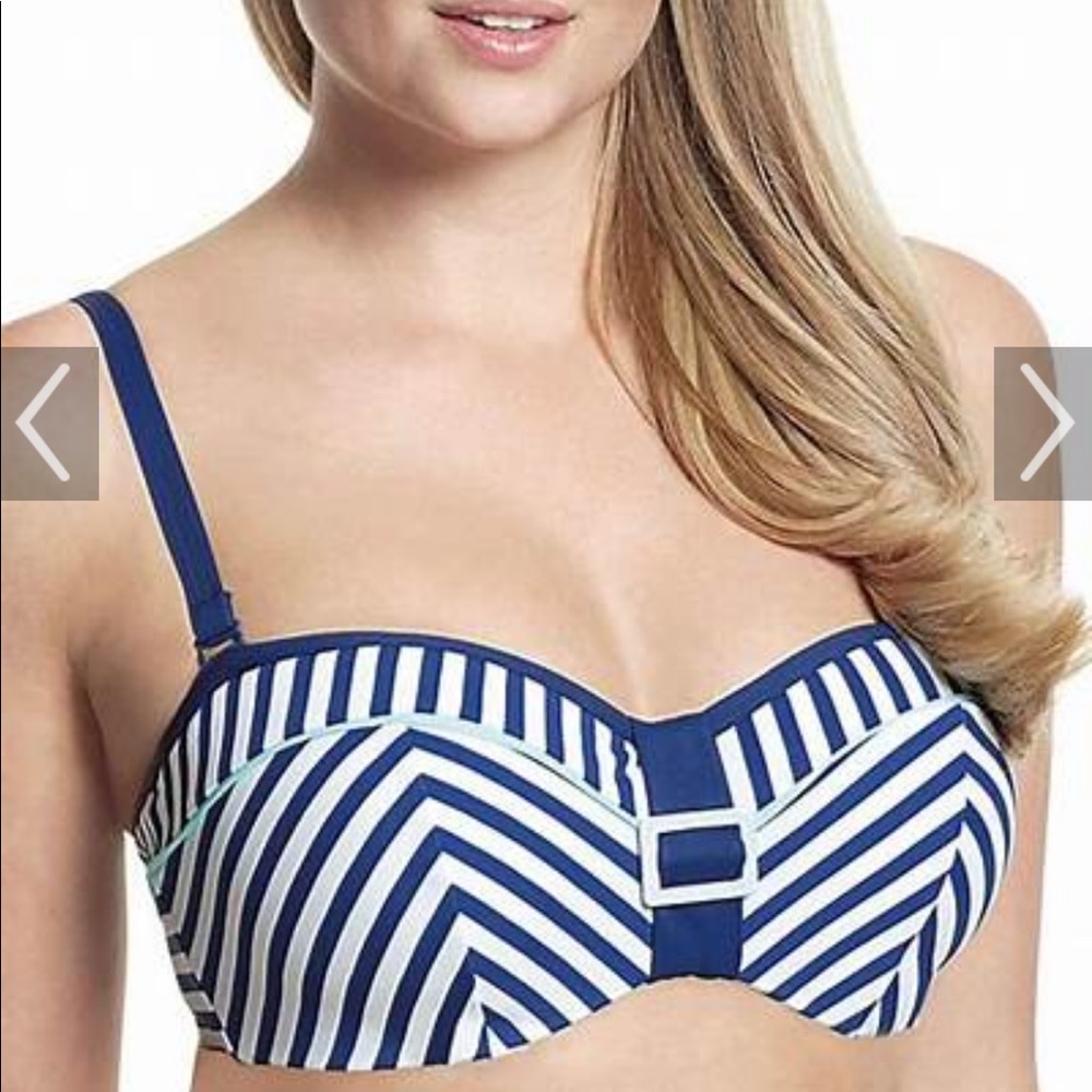 NWT Chloe bikini top